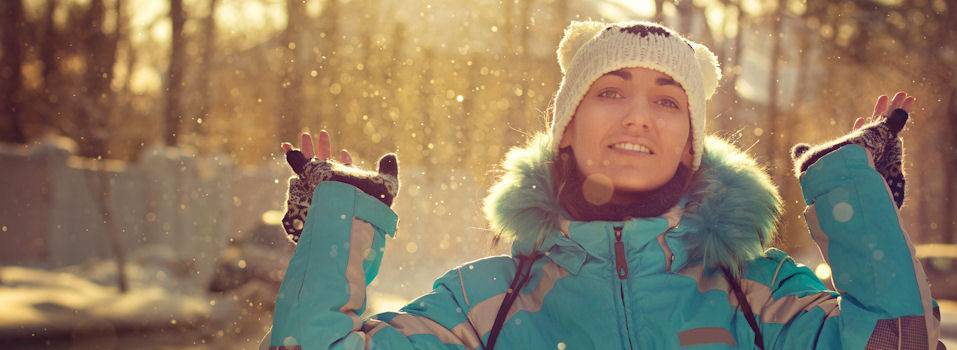 girl-throwing-snow